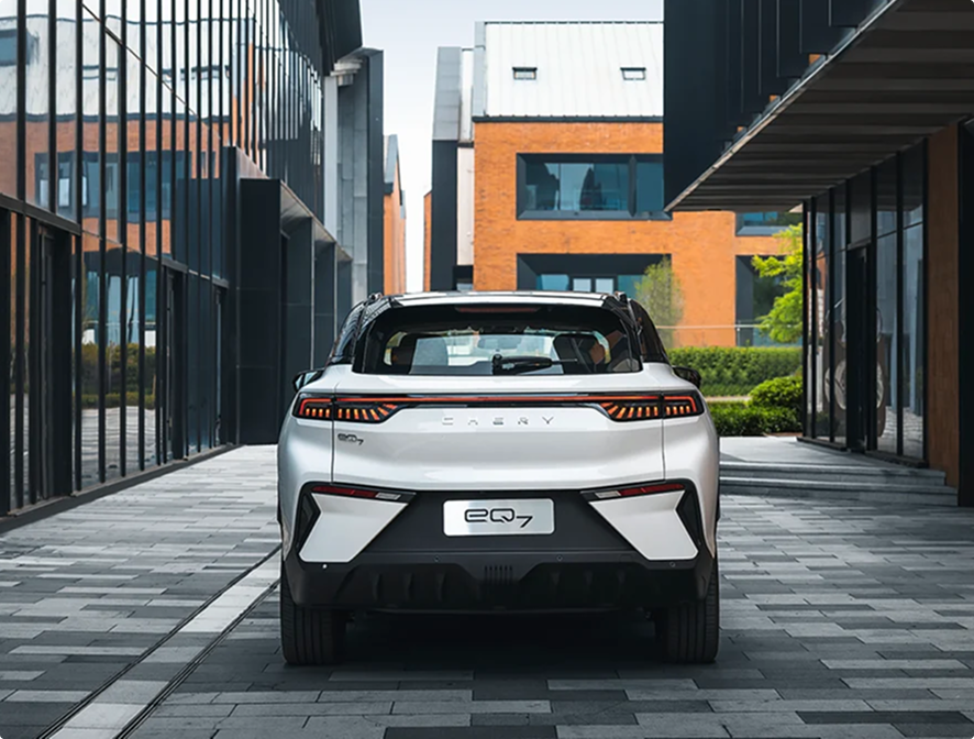 ЗАДНЯЯ ЧАСТЬ